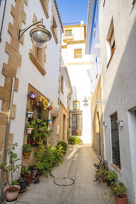 西班牙阿利坎特的Javea Xabia地中海街道立面